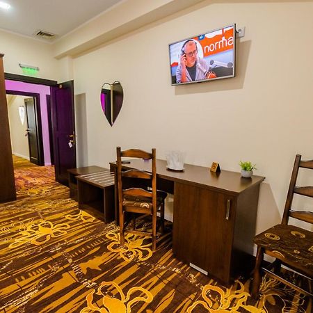 Hostel Parc Fălticeni Eksteriør bilde