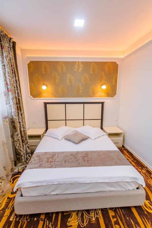 Hostel Parc Fălticeni Eksteriør bilde