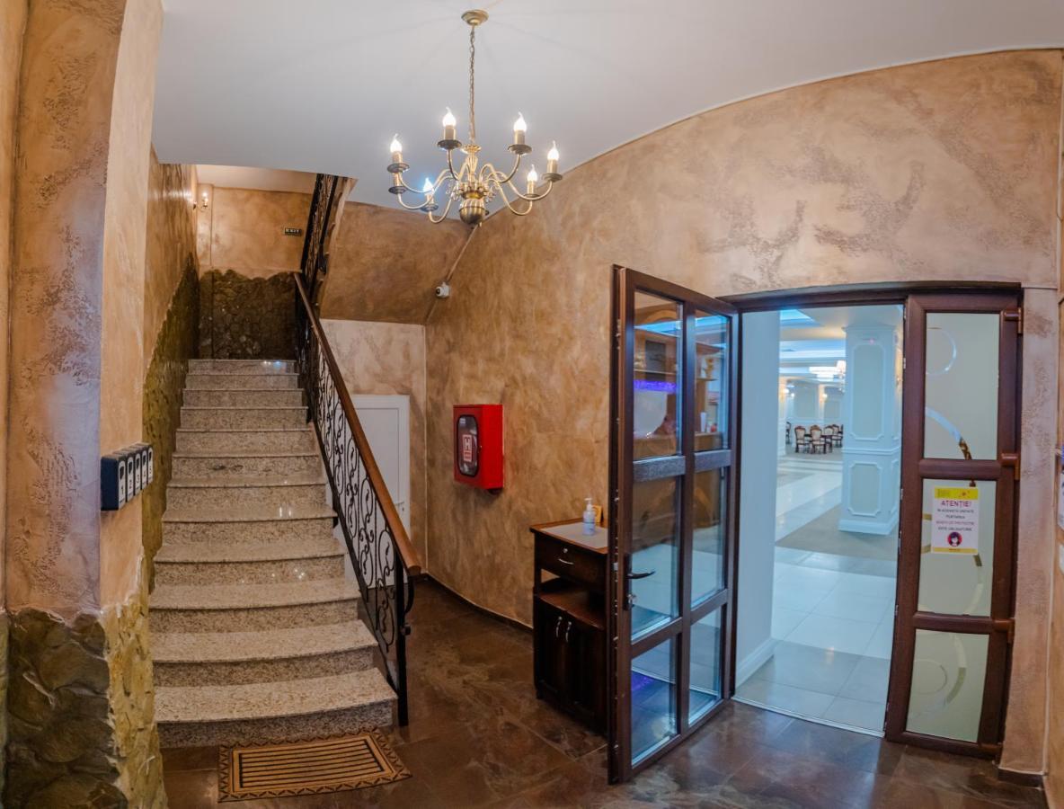 Hostel Parc Fălticeni Eksteriør bilde