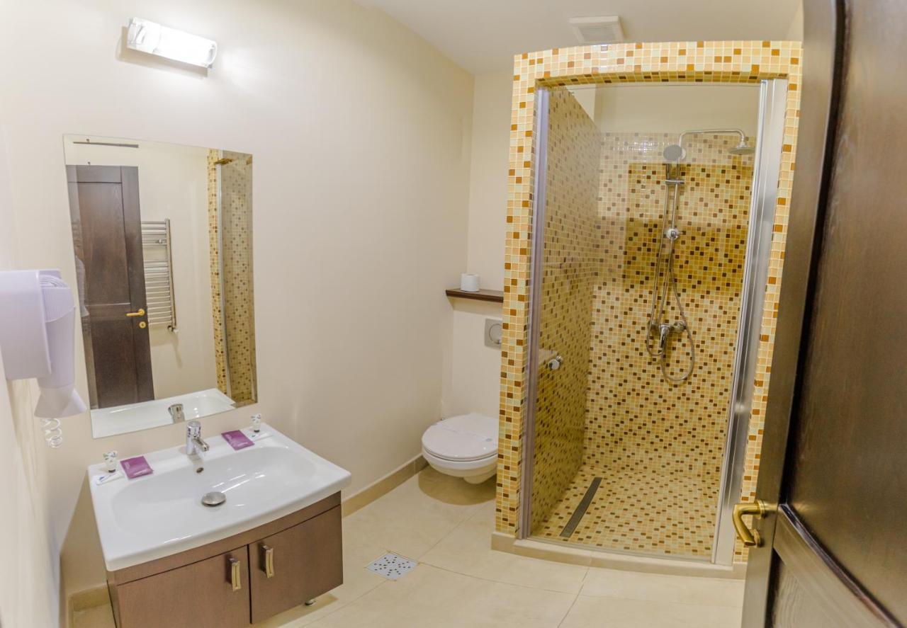 Hostel Parc Fălticeni Eksteriør bilde