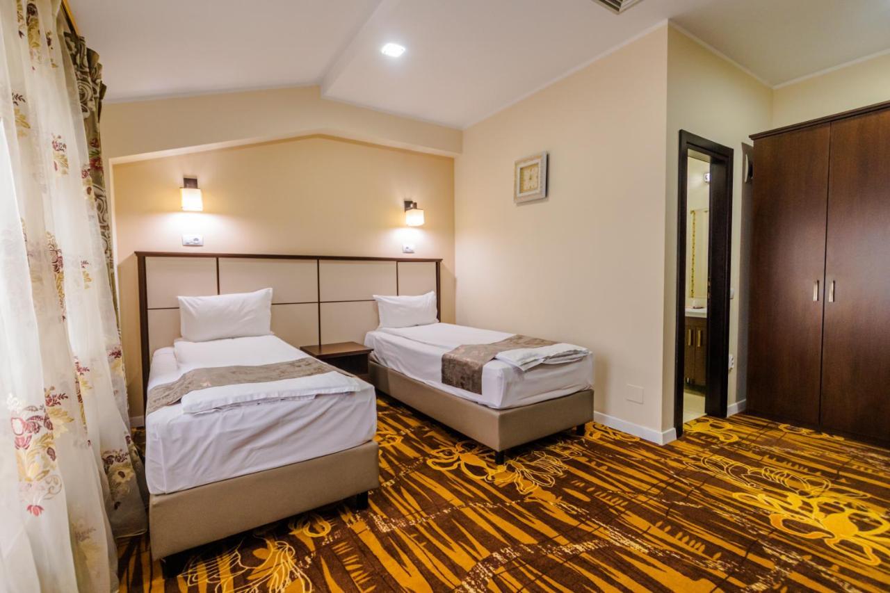 Hostel Parc Fălticeni Eksteriør bilde