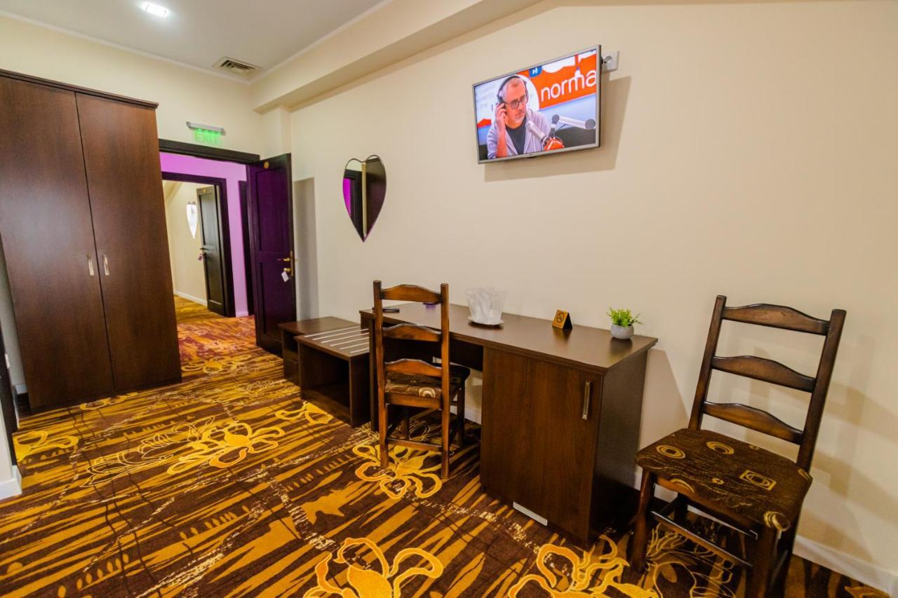 Hostel Parc Fălticeni Eksteriør bilde