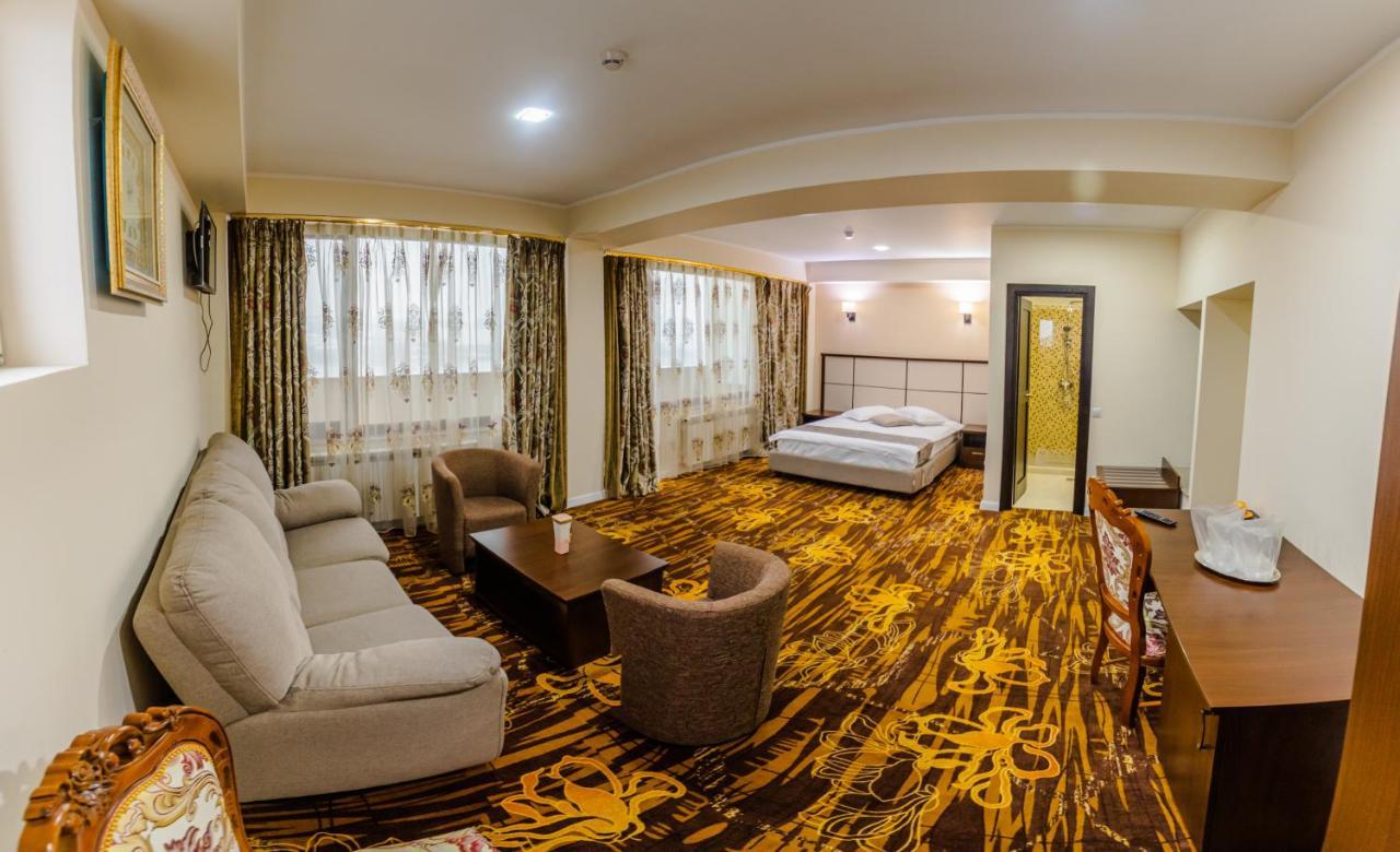 Hostel Parc Fălticeni Eksteriør bilde