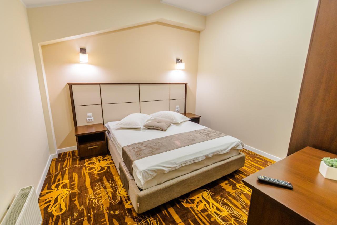 Hostel Parc Fălticeni Eksteriør bilde