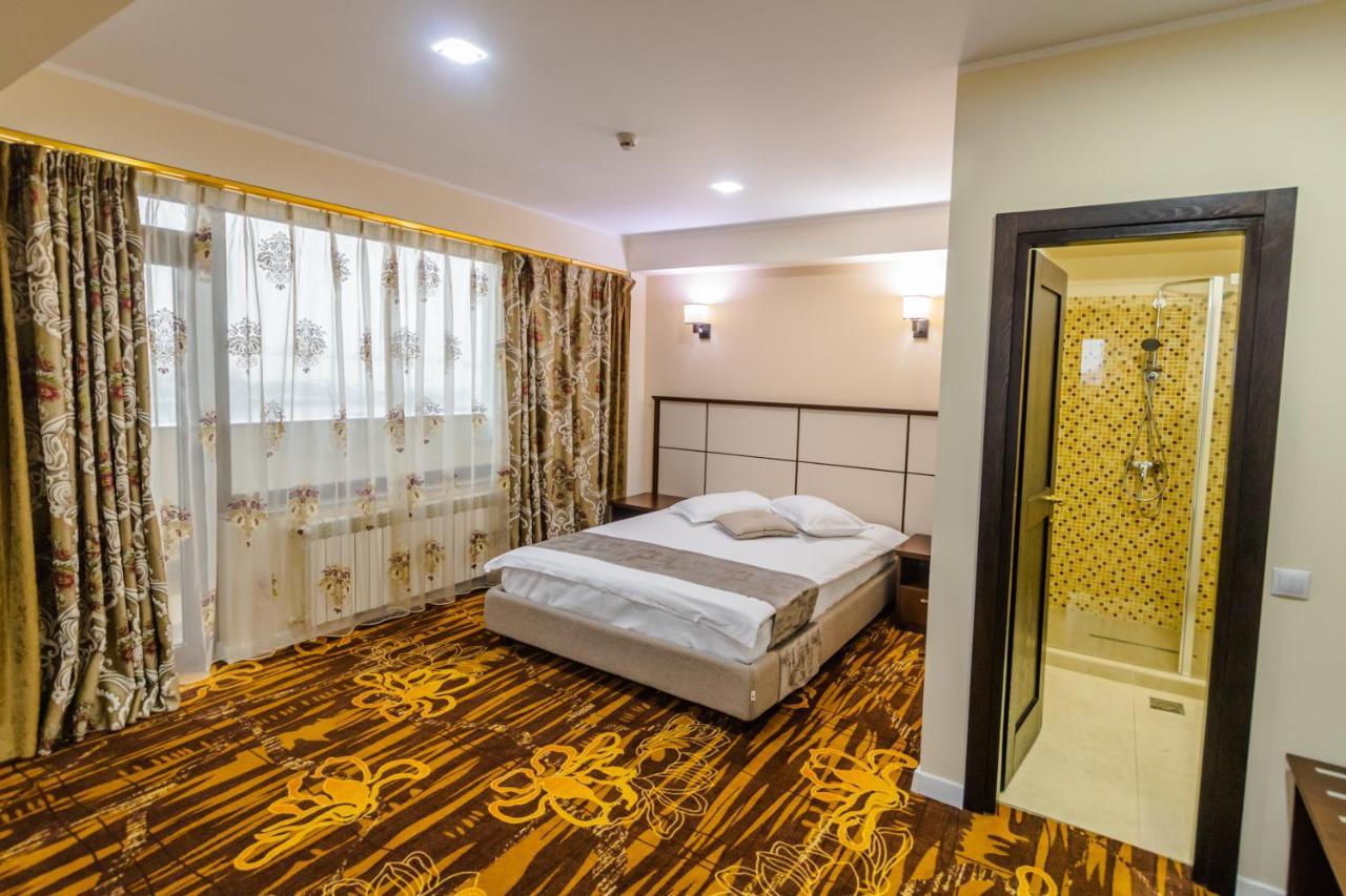 Hostel Parc Fălticeni Eksteriør bilde