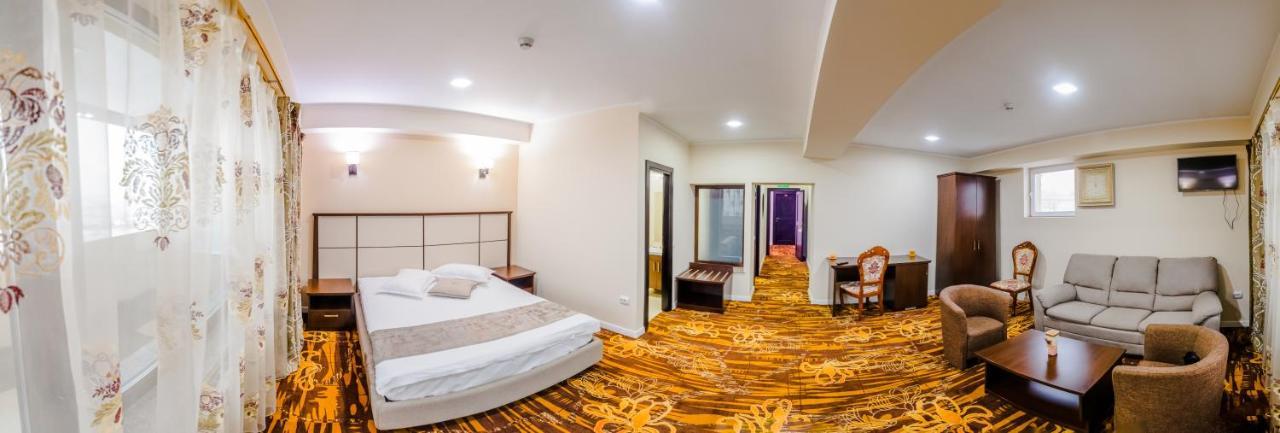 Hostel Parc Fălticeni Eksteriør bilde