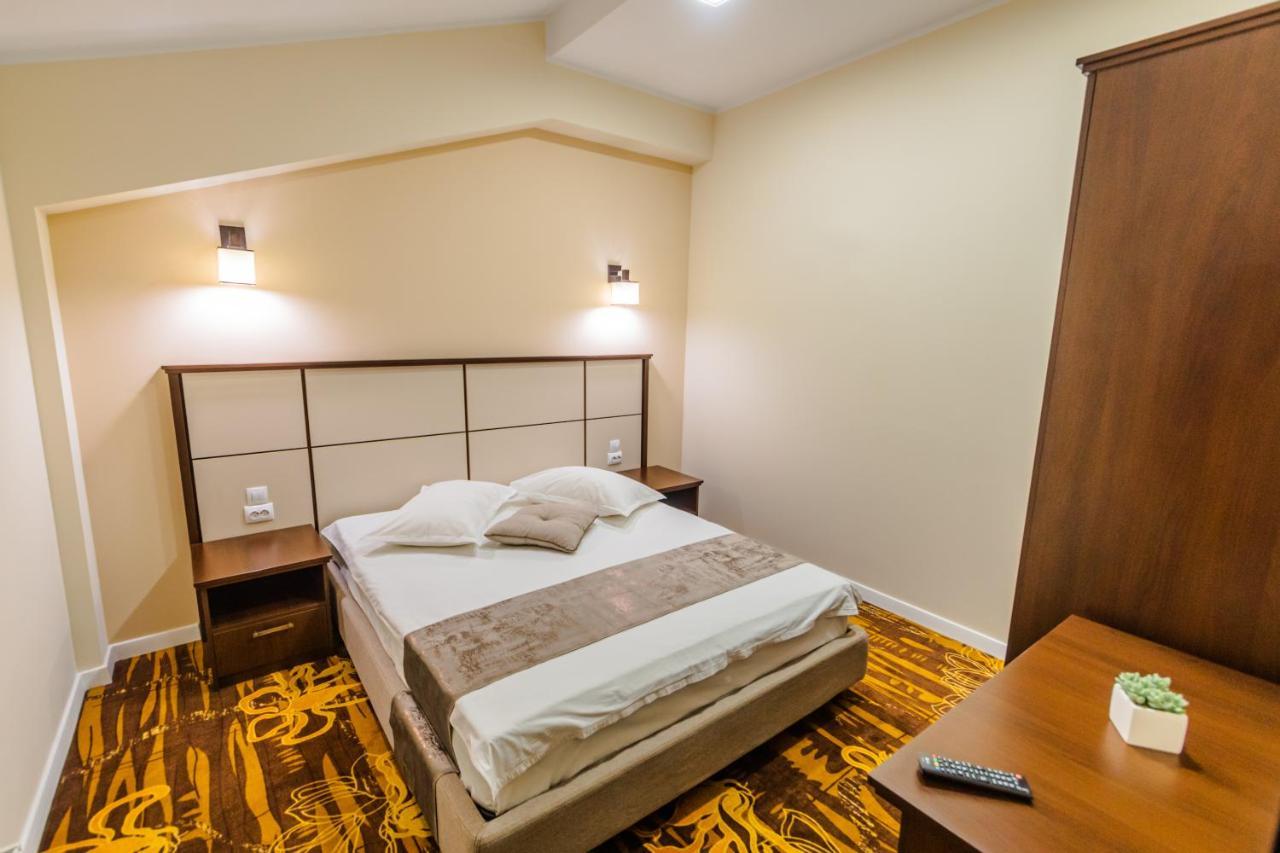 Hostel Parc Fălticeni Eksteriør bilde