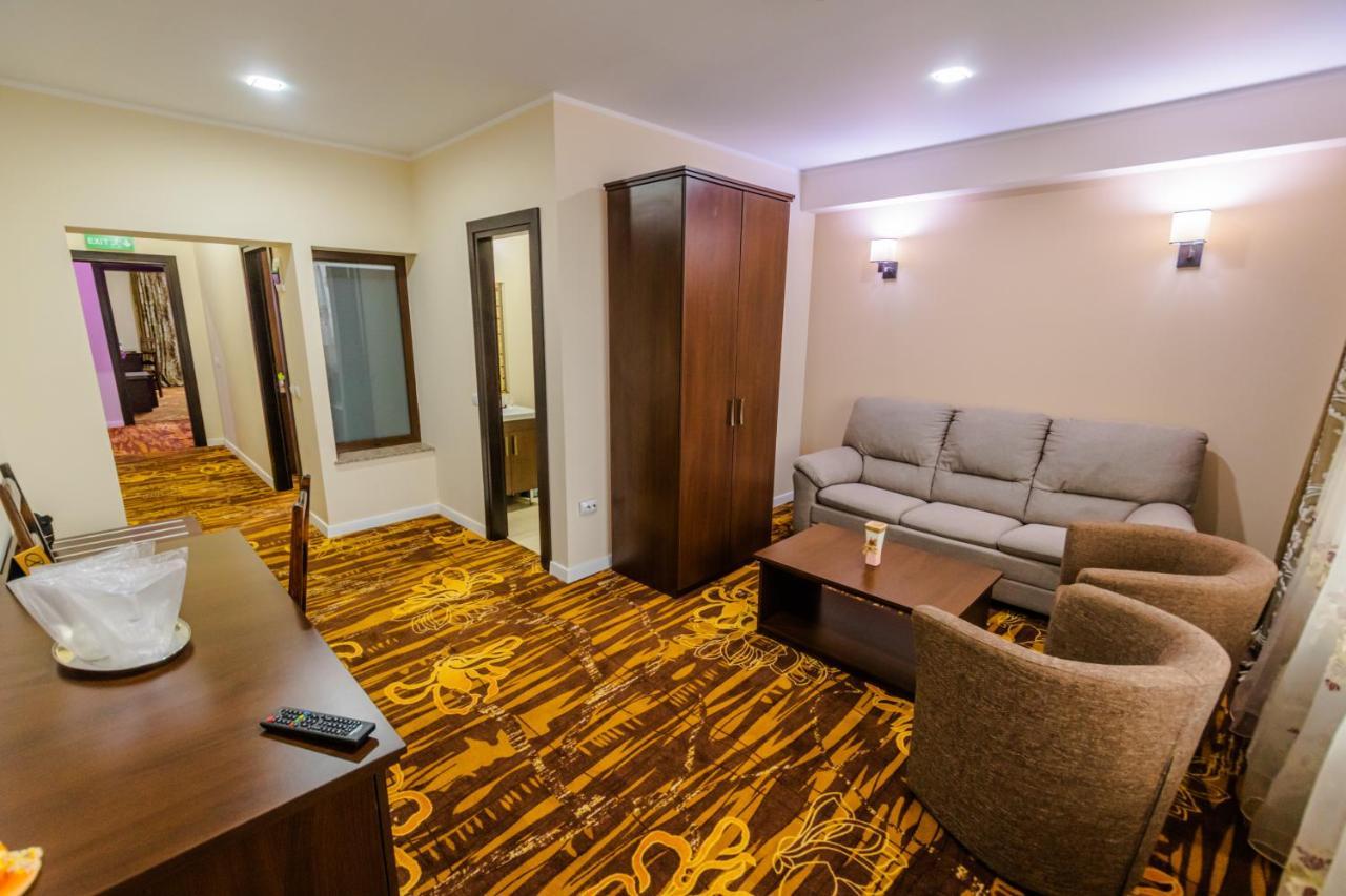 Hostel Parc Fălticeni Eksteriør bilde