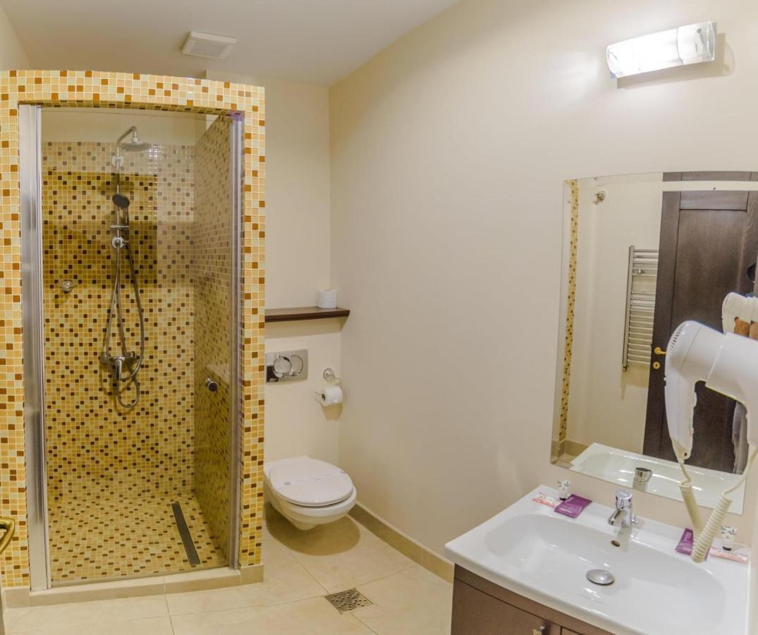 Hostel Parc Fălticeni Eksteriør bilde